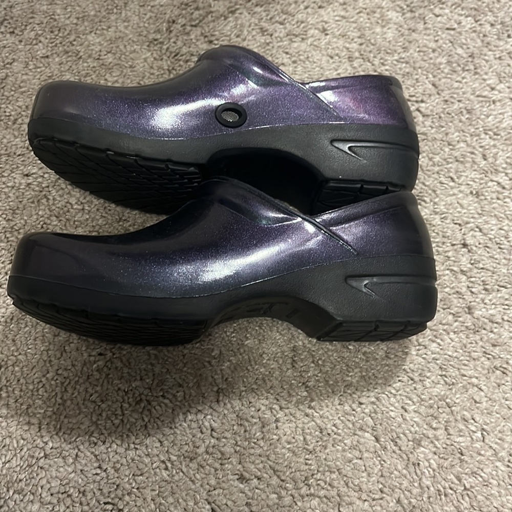 Clogs - Picture 2 of 3